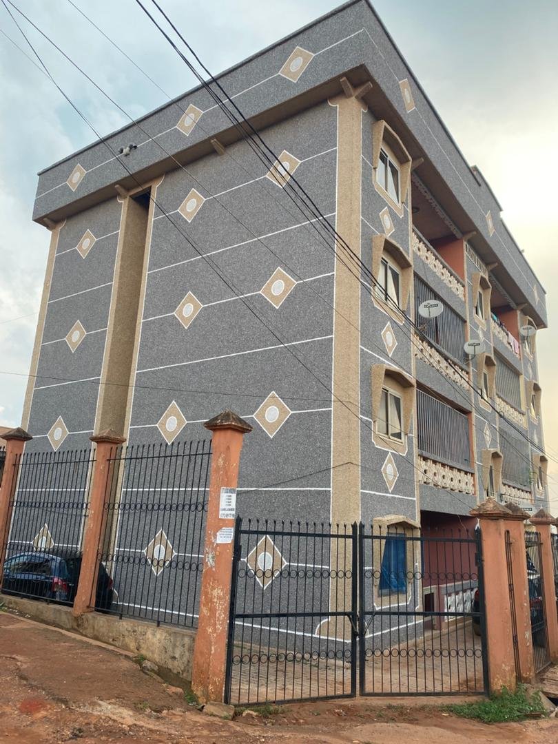 Applying decorative granule wall coating